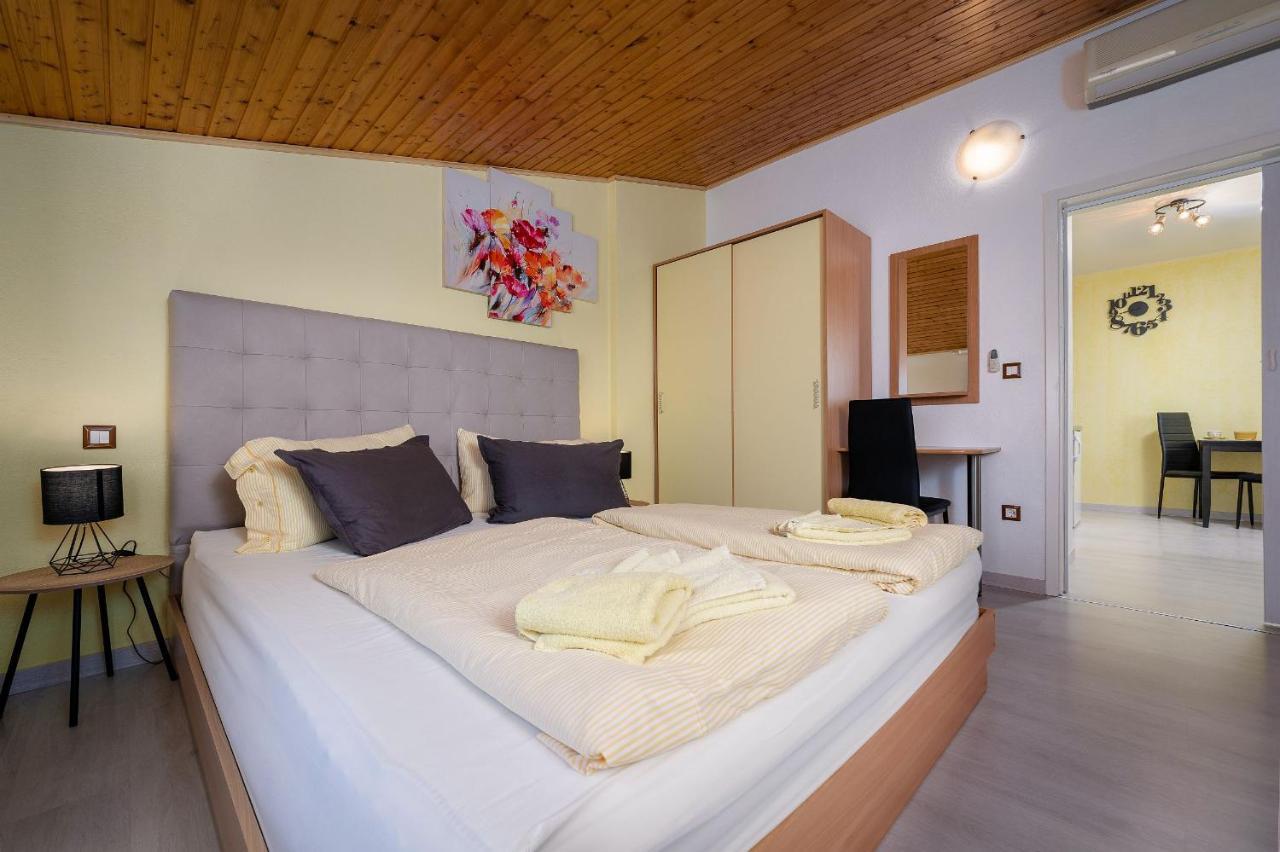 Apartments Miri Врсар Екстер'єр фото
