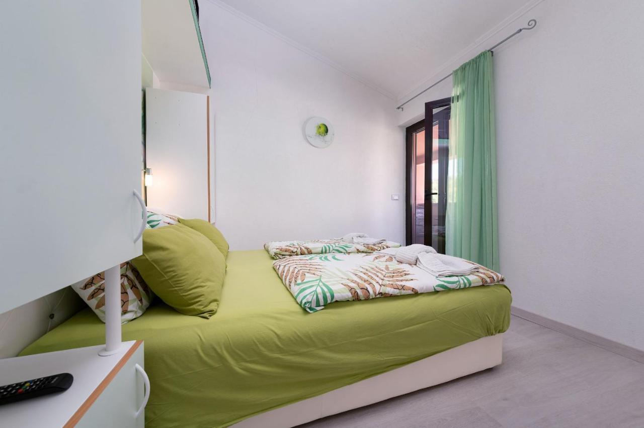Apartments Miri Врсар Екстер'єр фото